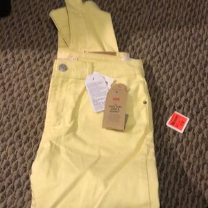 NWT levi’s yellow high waisted mom jeans